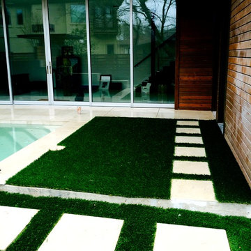 Modern Home with Artifical Turf Courtyard