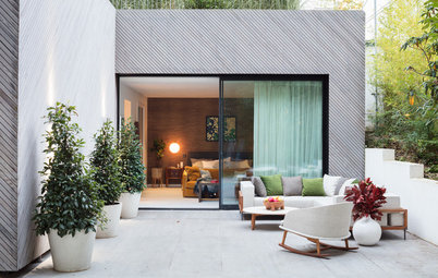 Houzz Tour: Neutral Contemporary Makes Way for Clean-Lined Cozy