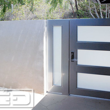 Modern Steel & Glass Entry Gates With White Laminate Glass & Metallic Finish