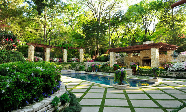 Moderno Patio by Harold Leidner Landscape Architects