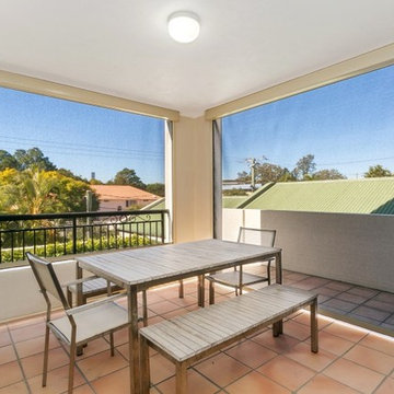 Motorised awnings / outdoor blinds with solar powered sun and wind sensor
