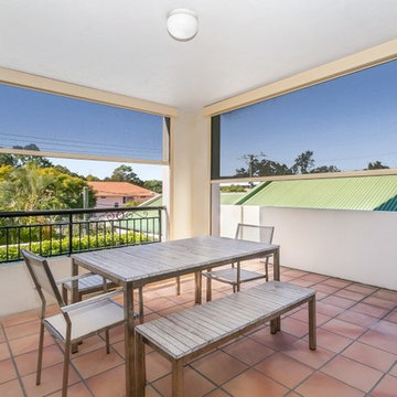 Motorised awnings / outdoor blinds with solar powered sun and wind sensor
