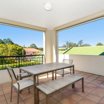 Motorised awnings / outdoor blinds with solar powered sun and wind sensor