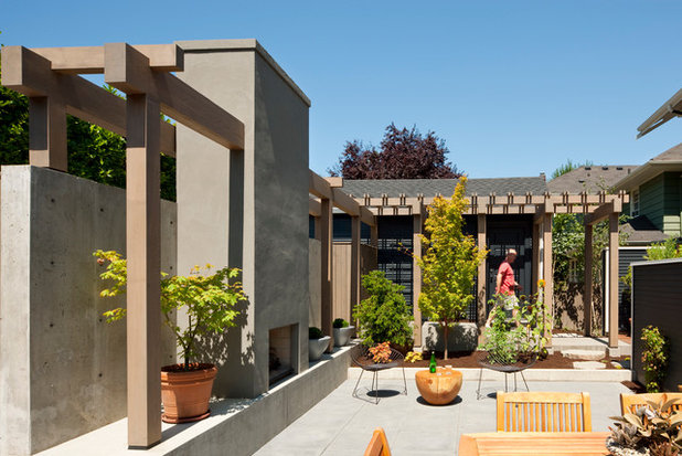 Contemporary Patio by Tyler Engle Architects PS