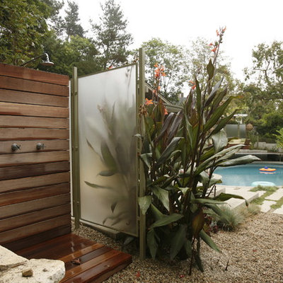 Outdoor patio shower - contemporary gravel outdoor patio shower idea in Los Angeles