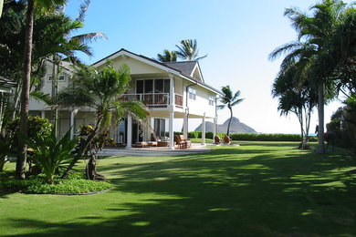 Island style patio photo in Hawaii
