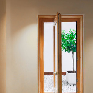 Idee per un piccolo patio o portico scandinavo dietro casa con ghiaia