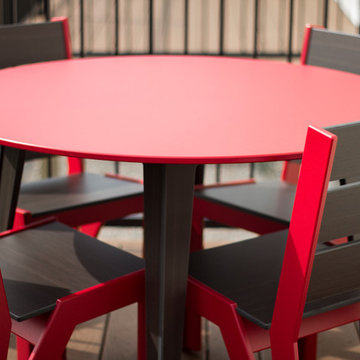 Nexus dining table with 6-Dot dining chairs