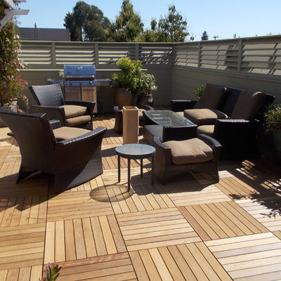Inspiration for a mid-sized contemporary backyard patio container garden remodel in San Francisco with decking and no cover