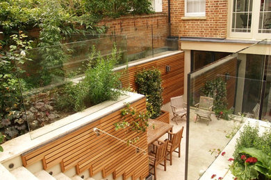 Photo of a contemporary patio in Oxfordshire.
