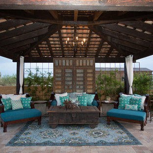 Idee per un ampio patio o portico boho chic