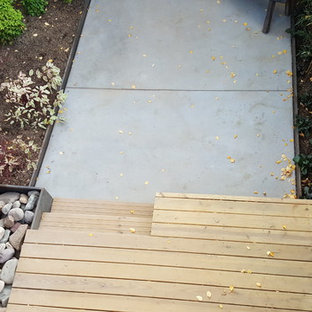 Idee per un patio o portico etnico di medie dimensioni e dietro casa con lastre di cemento e nessuna copertura