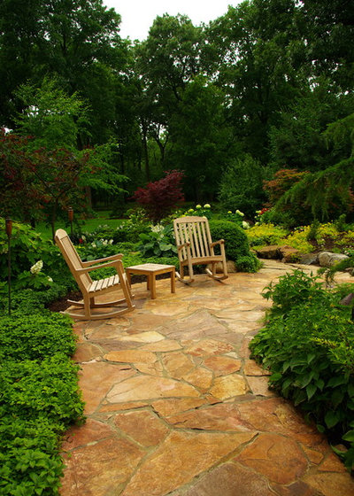 Traditional Patio by Smalls Landscaping
