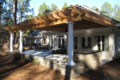 Example of a transitional patio design in Charlotte