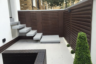 Photo of a modern patio in London.