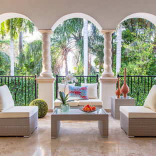 Patio - small modern patio idea in Miami
