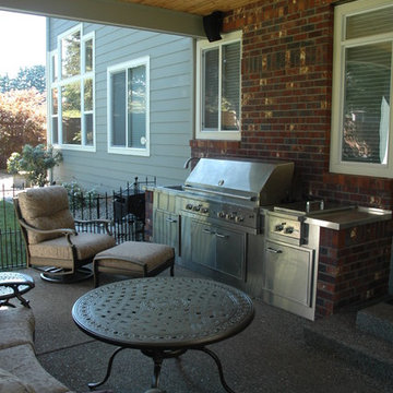 NW Outdoor Kitchen With A BBQ And More!