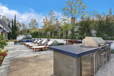 Design ideas for a modern patio in Orange County.