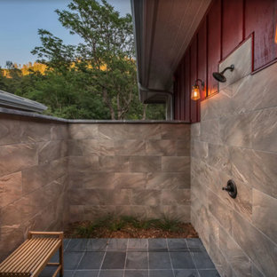 Foto di un patio o portico country di medie dimensioni e dietro casa con pavimentazioni in cemento e nessuna copertura