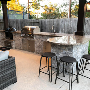 Outdoor Bar and Outdoor Kitchen