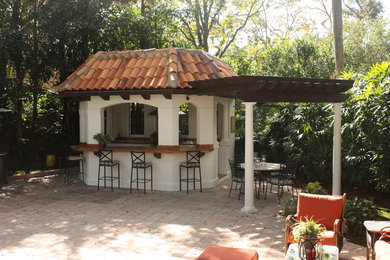 Tuscan patio photo in Tampa