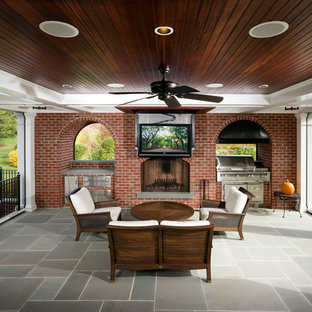 Example of a classic patio design in New York