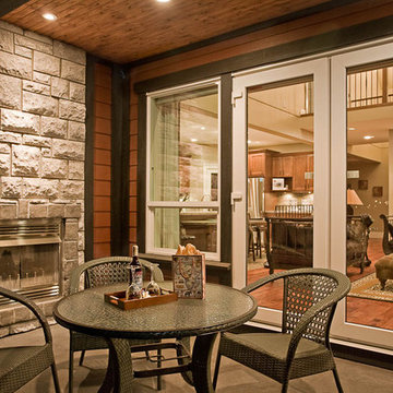 Outdoor Fireplace & Dining Area