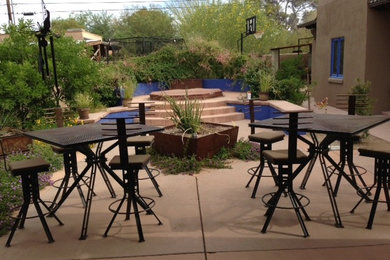 Inspiration for a modern patio remodel in Phoenix