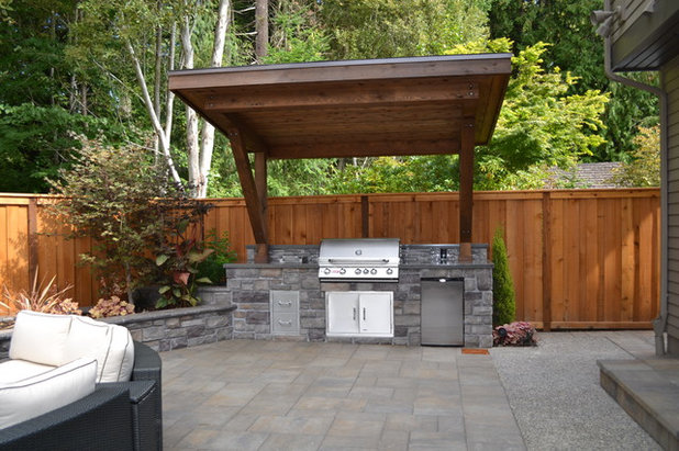 Traditional Patio by All Oregon Landscaping