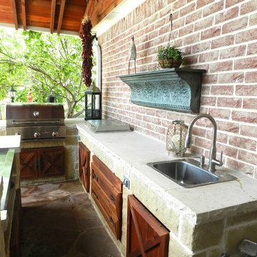 Outdoor Kitchen and Bar