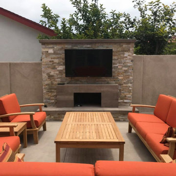 Outdoor Kitchen and Dining Space
