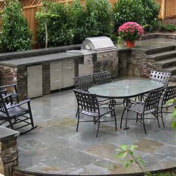 Outdoor Kitchen and Flagstone Patio