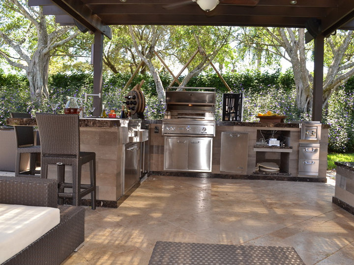 Traditional Patio - Outdoor Kitchen