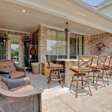 Outdoor kitchen/bar area