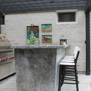 Foto di un grande patio o portico bohémian dietro casa con pavimentazioni in cemento e una pergola