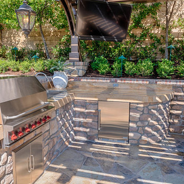 Outdoor Kitchen covered patio