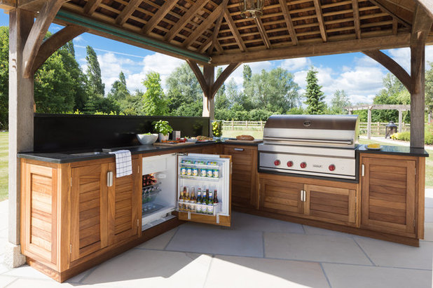 10 Party-Ready Specialty Outdoor Kitchen Features