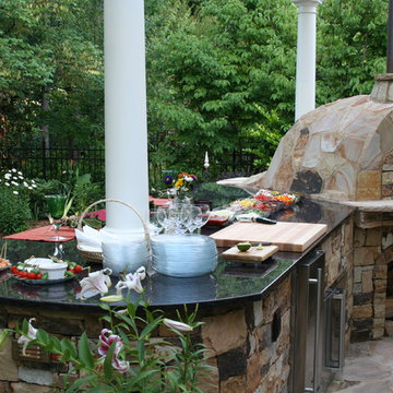 Outdoor Kitchen with Pizza Oven