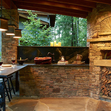 Outdoor Kitchen with Wood Burning Pizza Oven