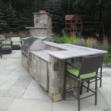 Outdoor Kitchens & Bars