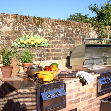 Outdoor Kitchens and BBQ Areas