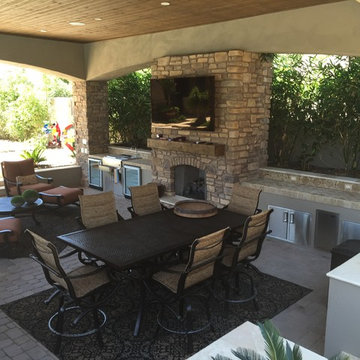 Outdoor Kitchens & BBQs