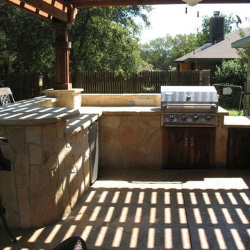 Outdoor kitchens and Fireplaces