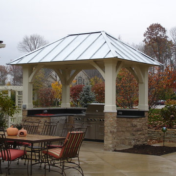 Outdoor Kitchens and Grills