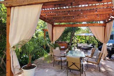 Patio - traditional patio idea in San Francisco