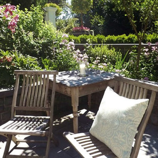 Idee per un grande patio o portico shabby-chic style dietro casa con nessuna copertura