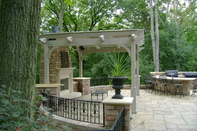 Design ideas for a traditional patio in Milwaukee.