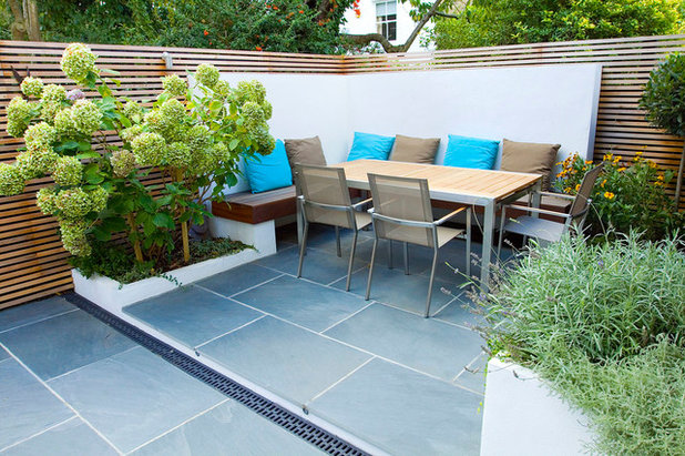 Contemporary Courtyard by The Garden Builders