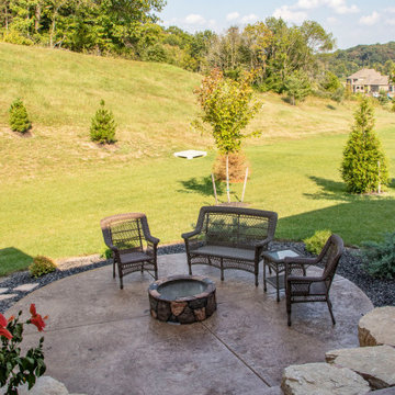 Outdoor Screen Room with Concrete Patio