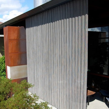 Outdoor stainless steel curtain